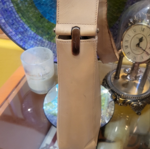 Preloved Salvatore Ferragamo Double Gancini Shoulder Bag. (RARE) Sold-AS-IS - Picture 4 of 17